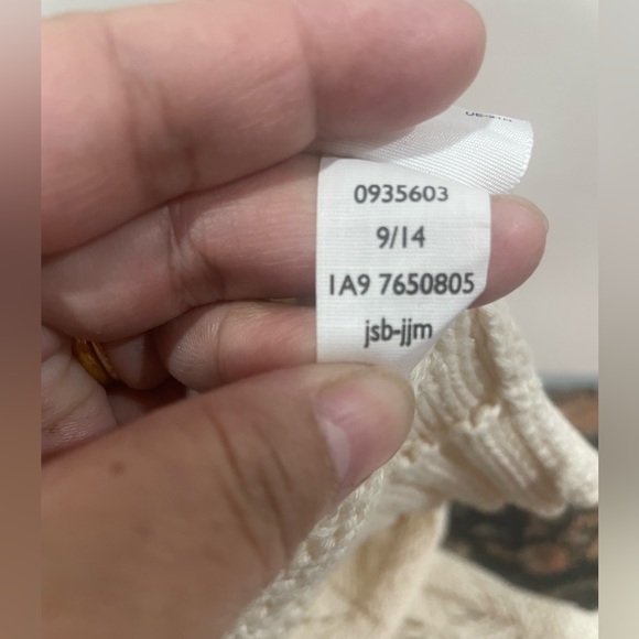 Tommy Hilfiger loose knitted long sweater. Size Small. Used just once. - Picture 5 of 9